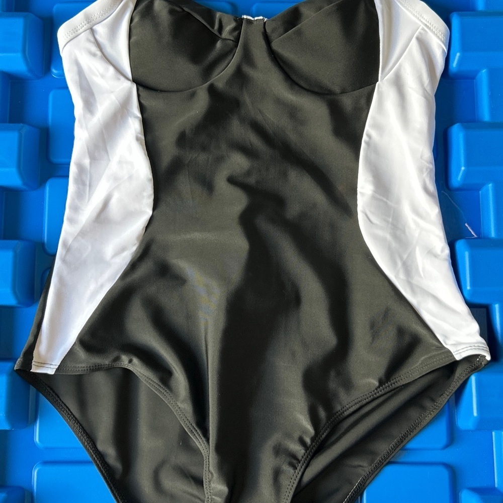 3 for $40 Stylish Black and White One-Piece Swimsuit